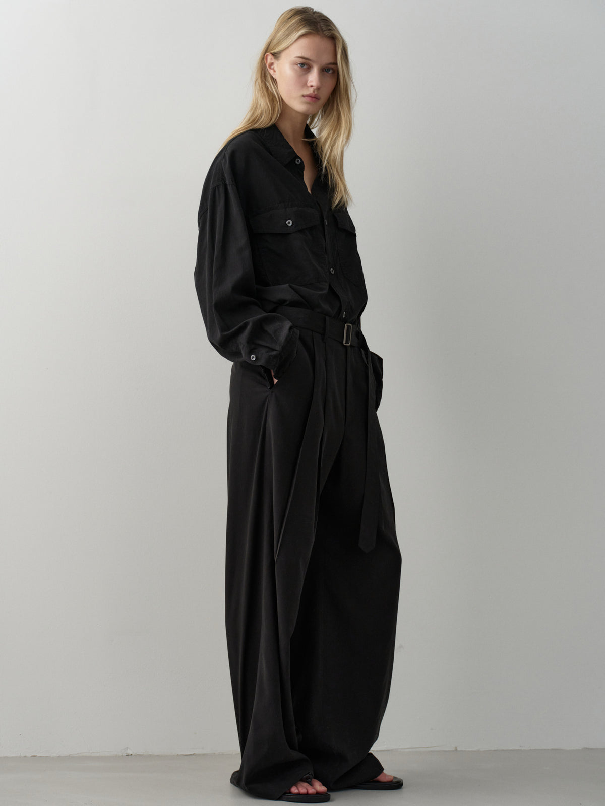 Belted Two-Tuck Wide Pants_black