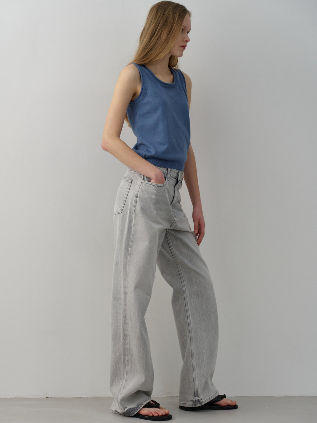 High-Waist Straight Jeans_light grey