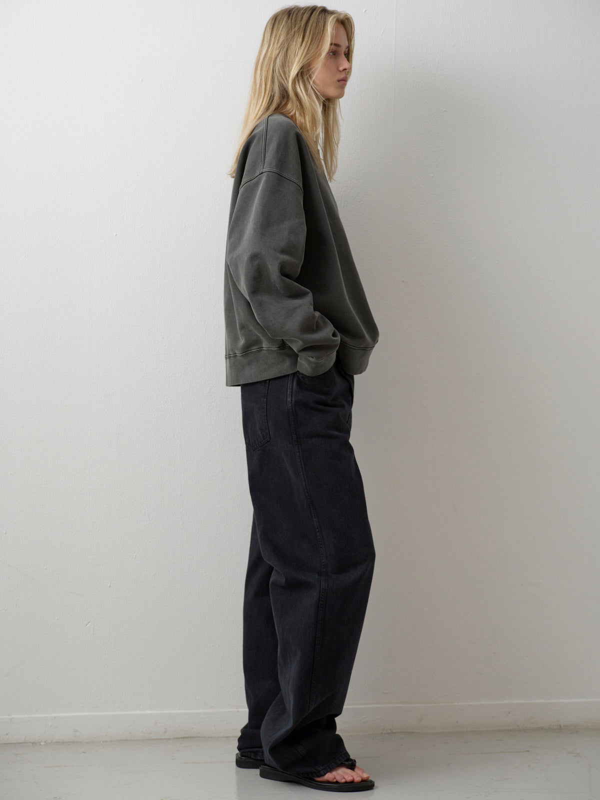 Oversized Fit Pigment Sweatshirt_charcoal