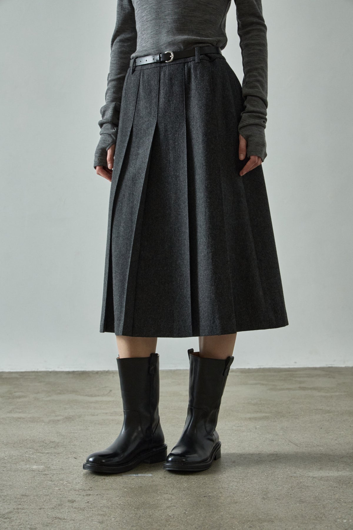 Classic Pleated Skirt_charcoal