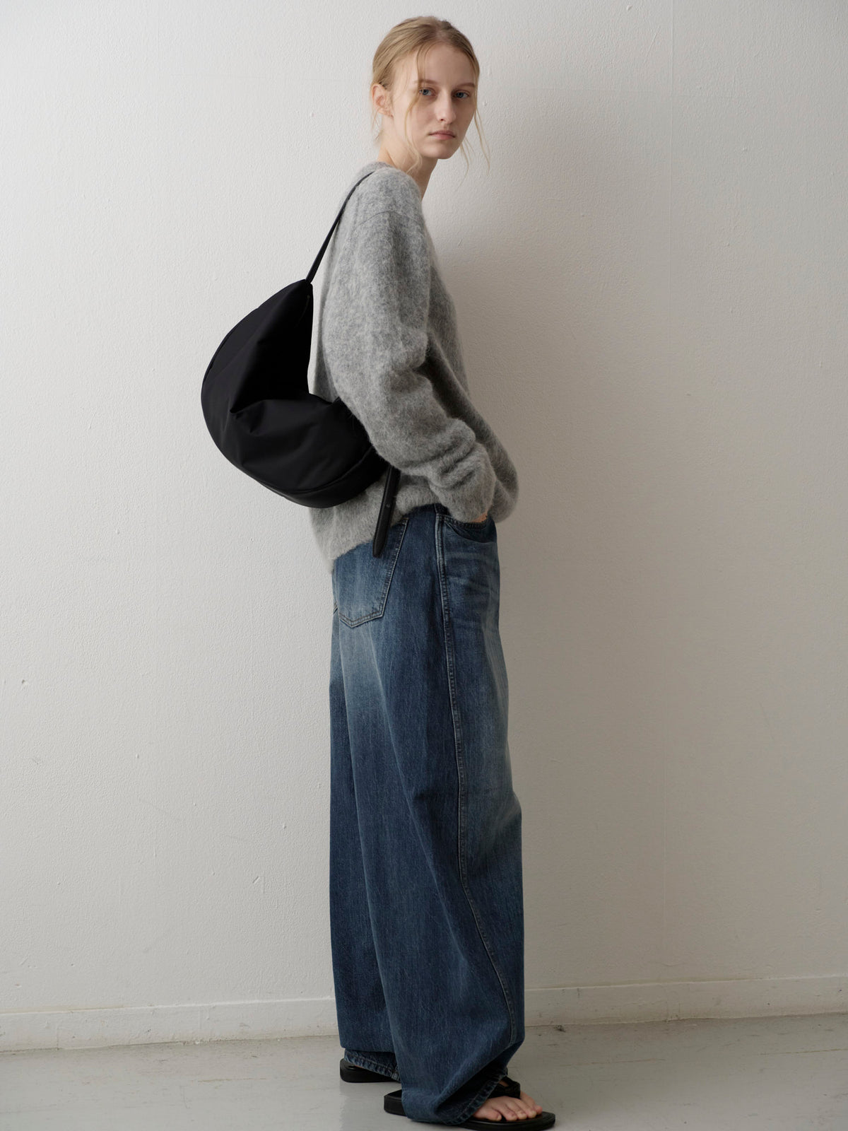 Alpaca V-Neck Sweater_grey
