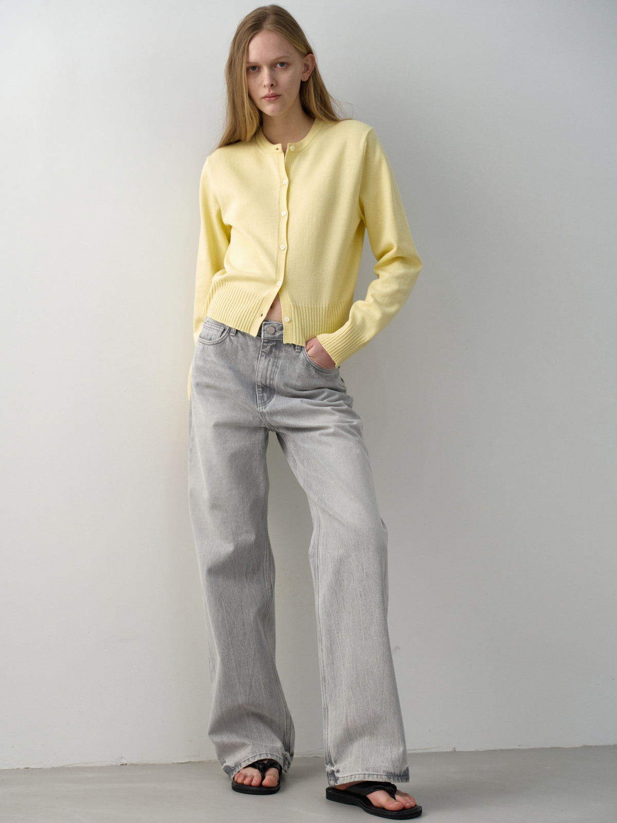 High-Waist Straight Jeans_light grey