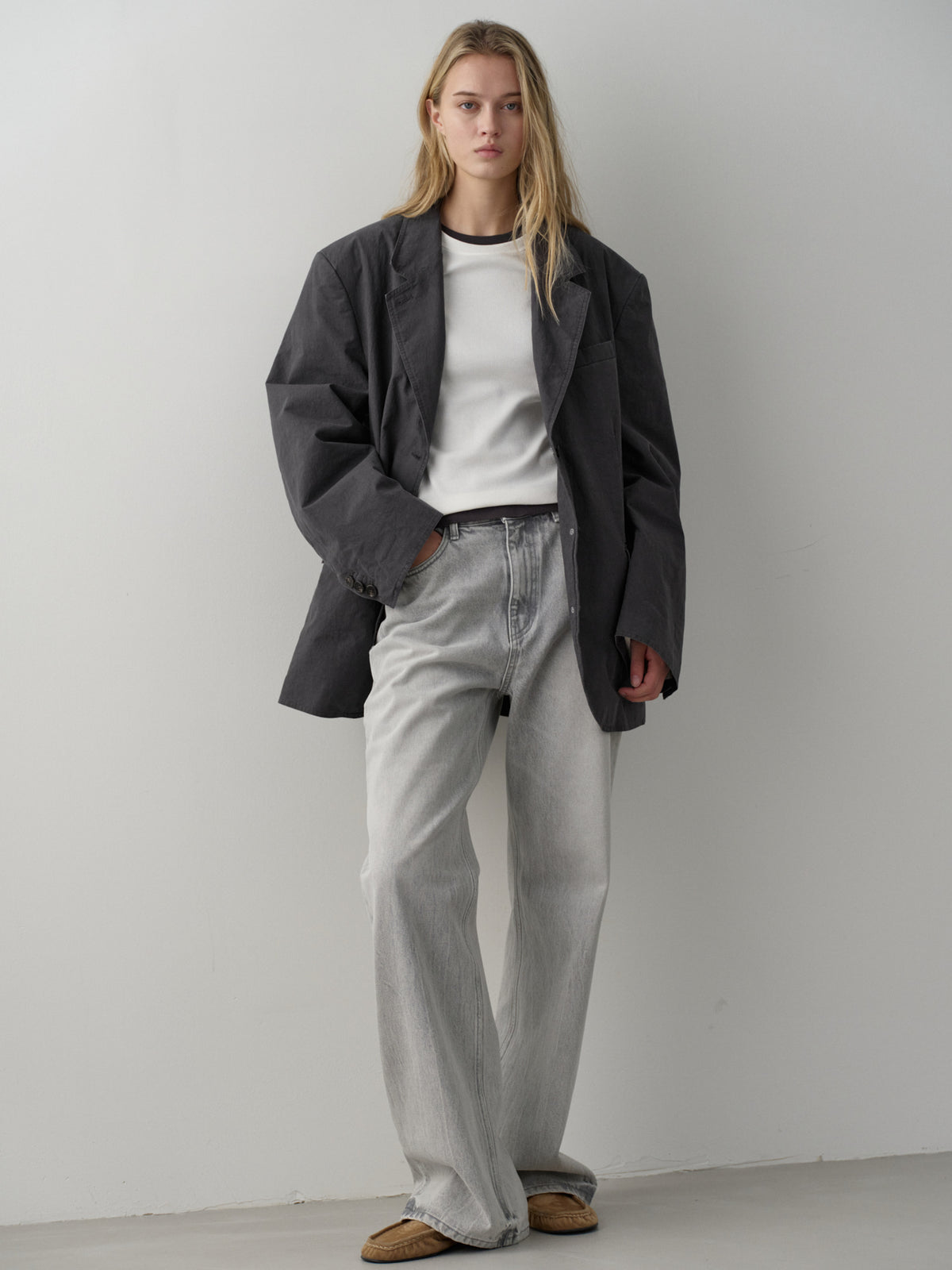High-Waist Straight Jeans_light grey