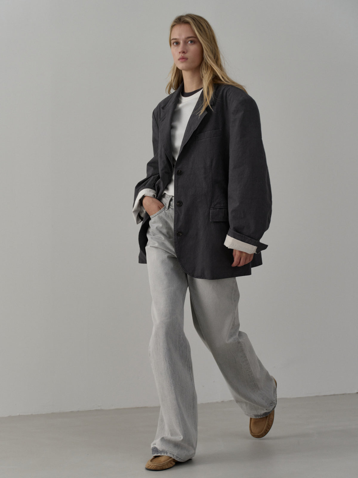 High-Waist Straight Jeans_light grey