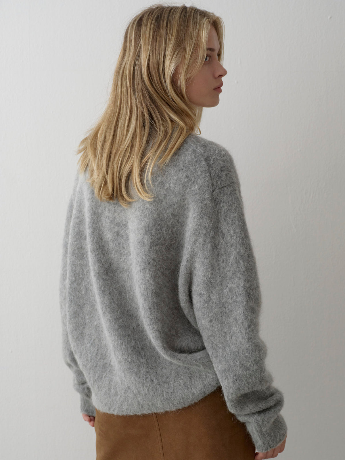 Alpaca V-Neck Sweater_grey
