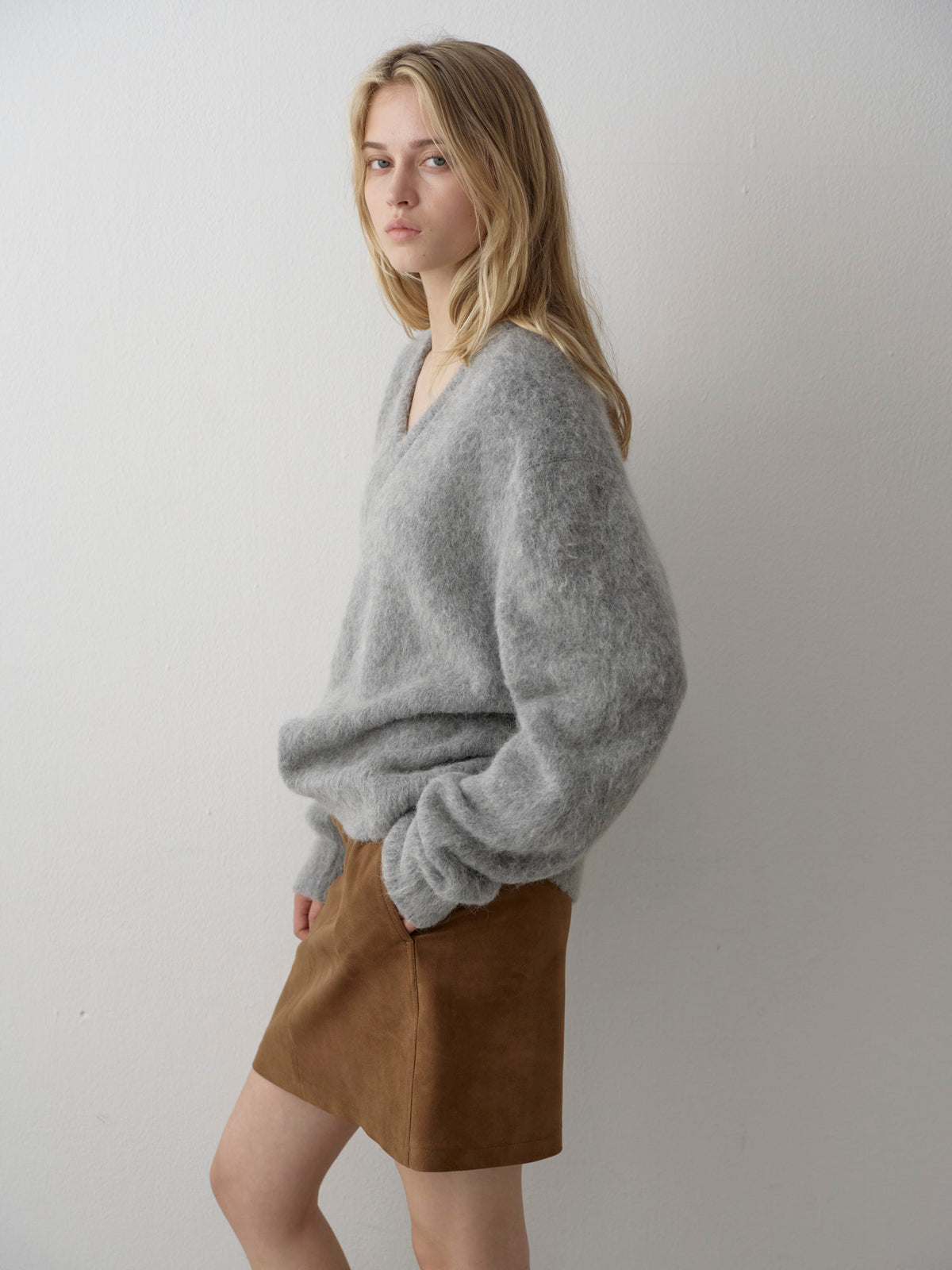 Alpaca V-Neck Sweater_grey