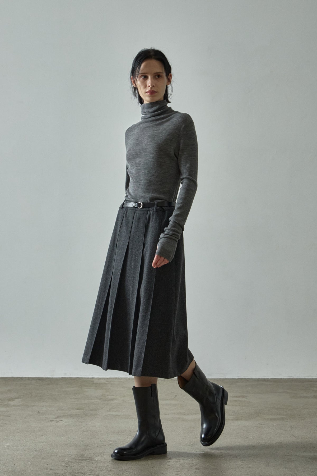 Classic Pleated Skirt_charcoal