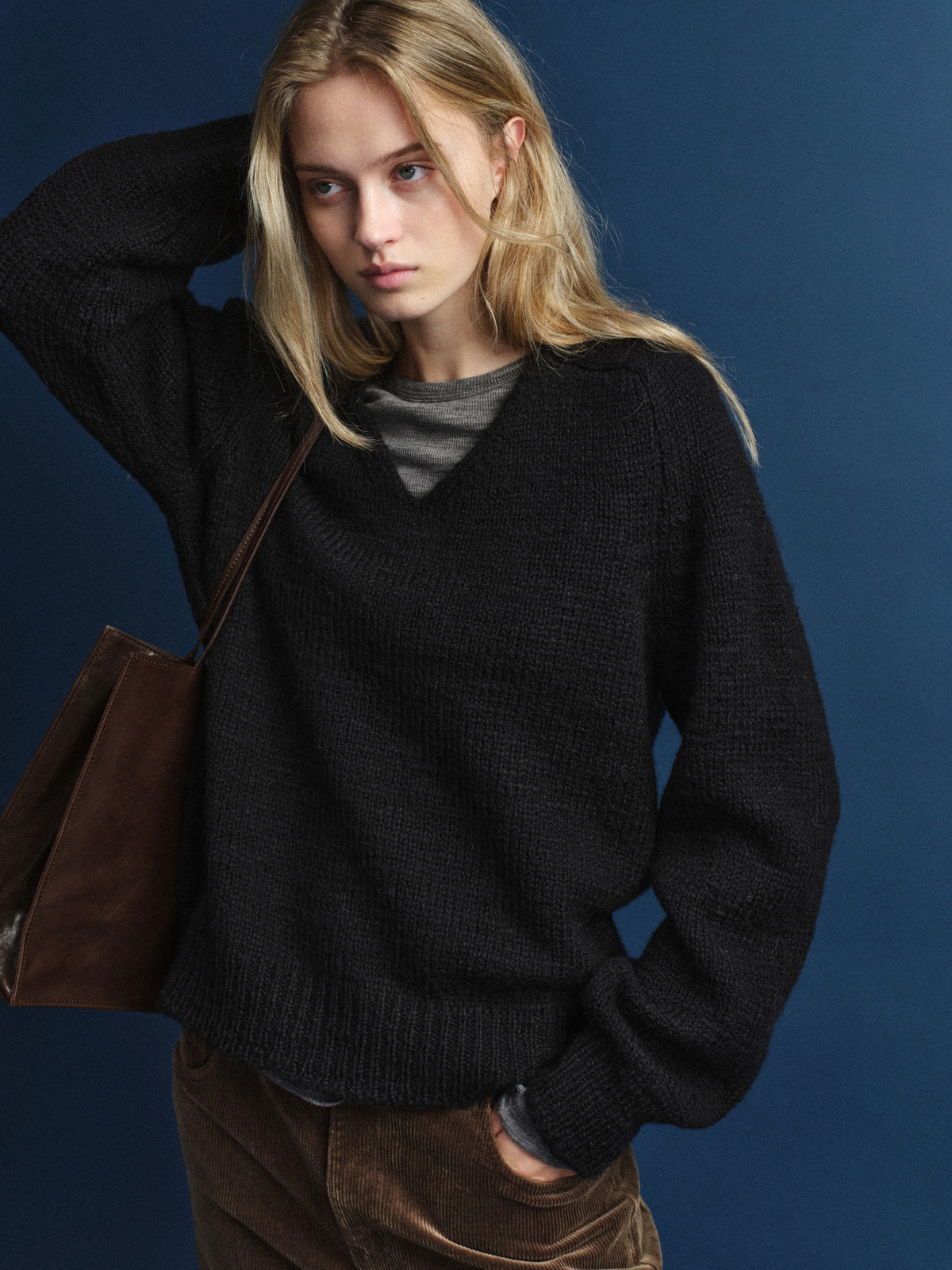 Textured V-neck Knit_black