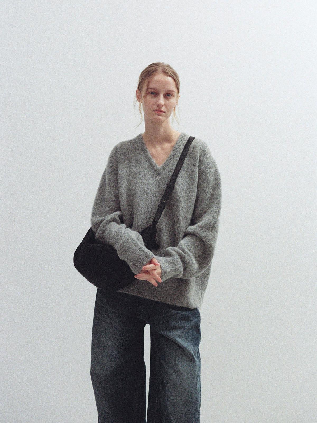Alpaca V-Neck Sweater_grey