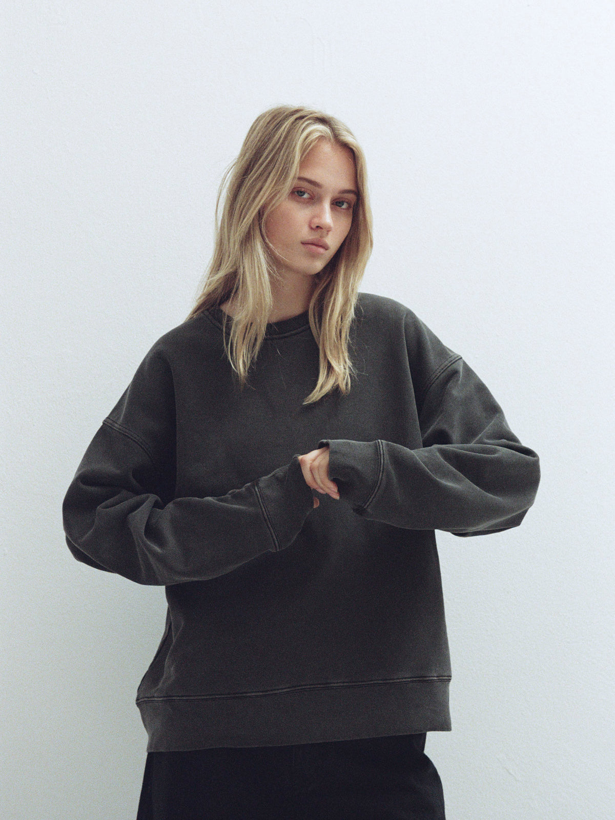 Oversized Fit Pigment Sweatshirt_charcoal