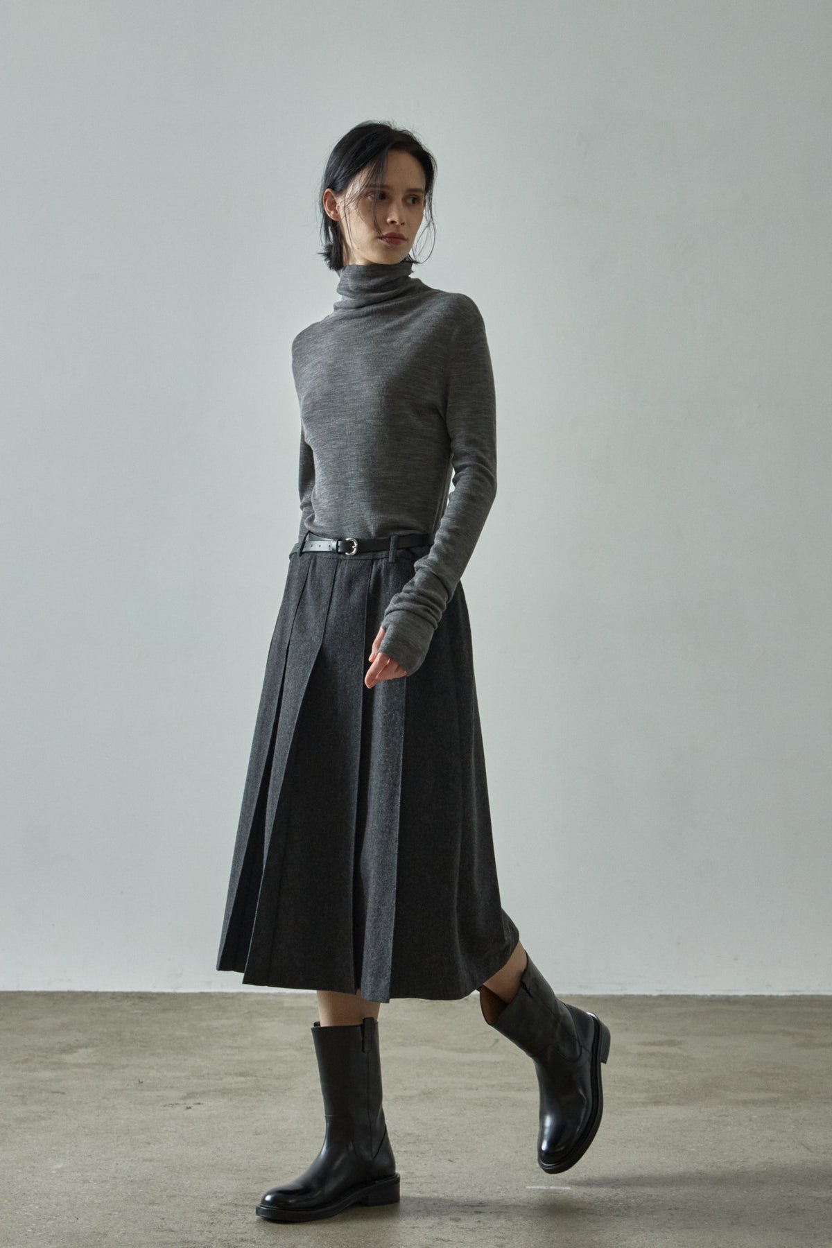 Classic Pleated Skirt_charcoal
