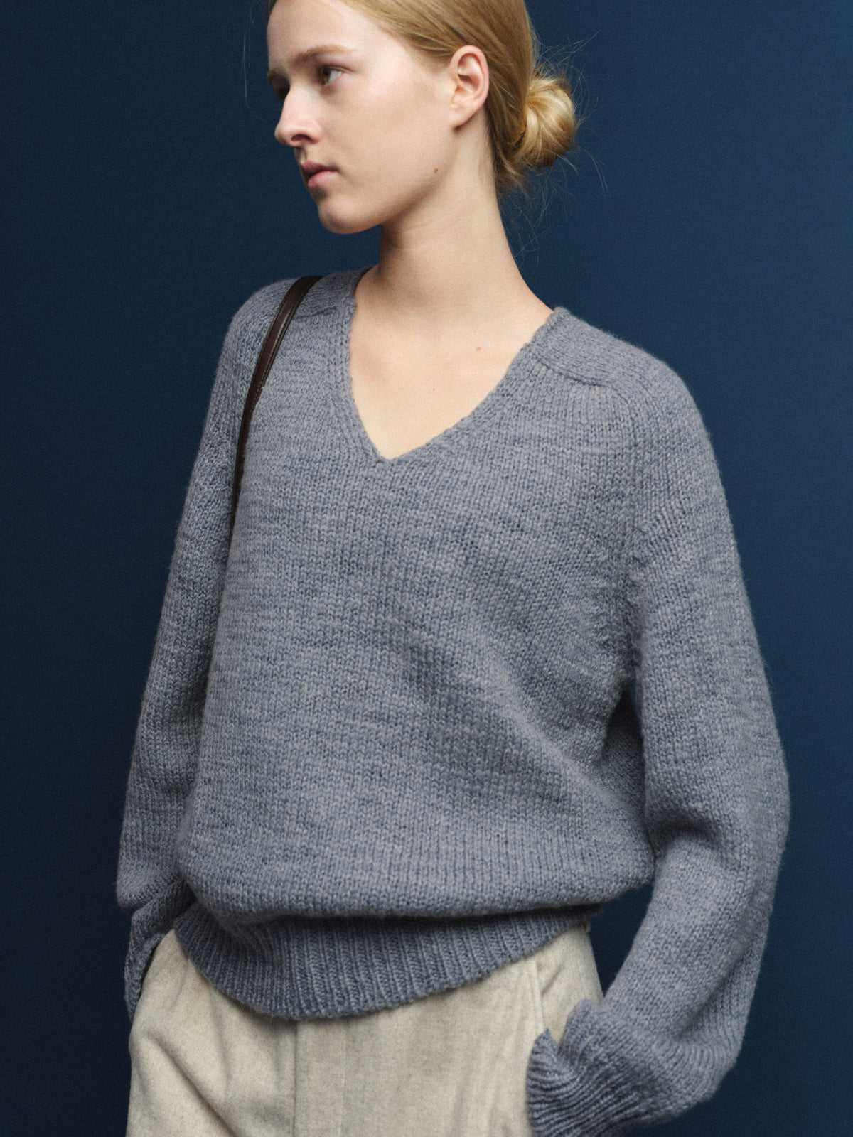 Textured V-neck Knit_grey blue