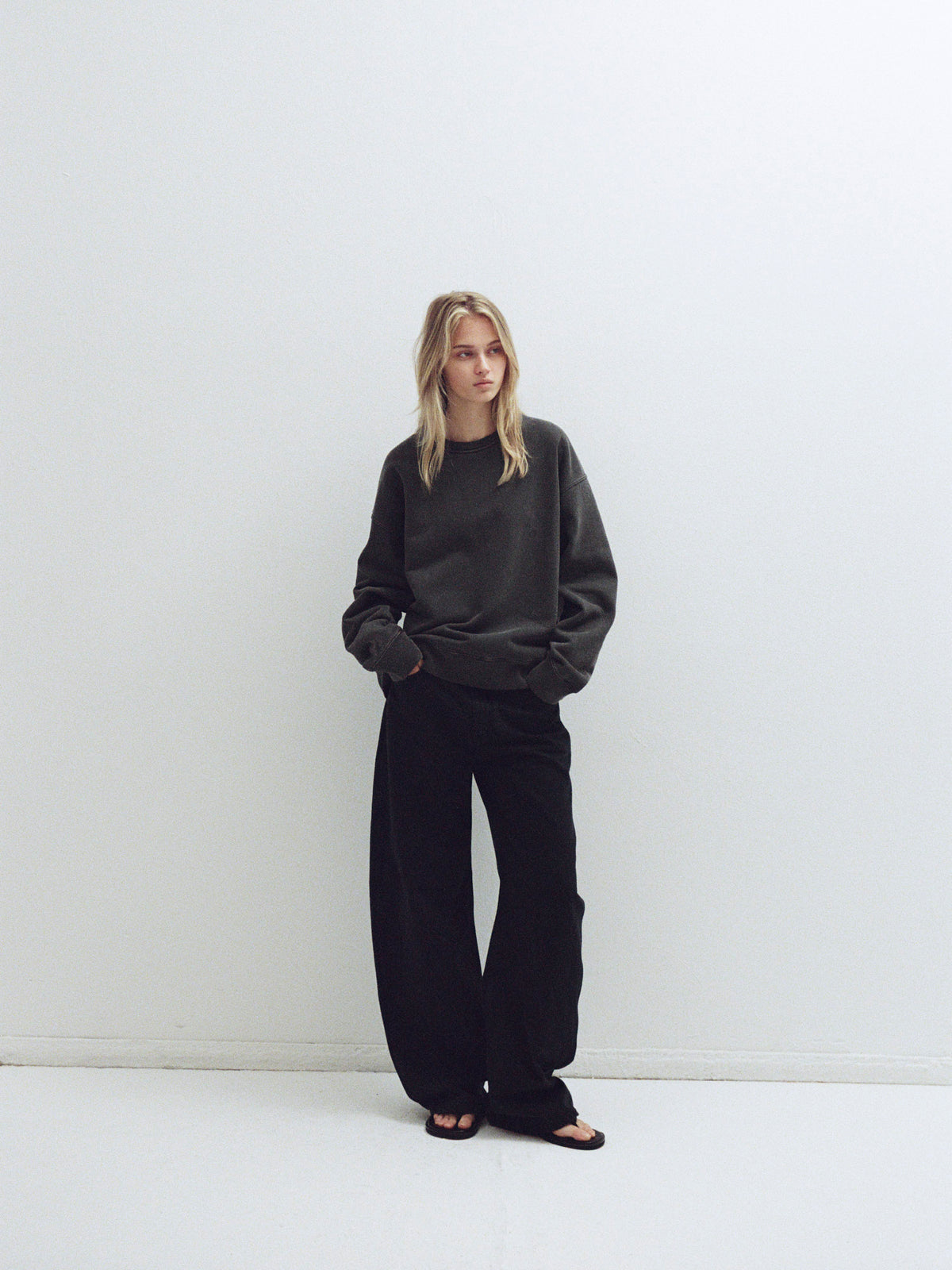 Oversized Fit Pigment Sweatshirt_charcoal