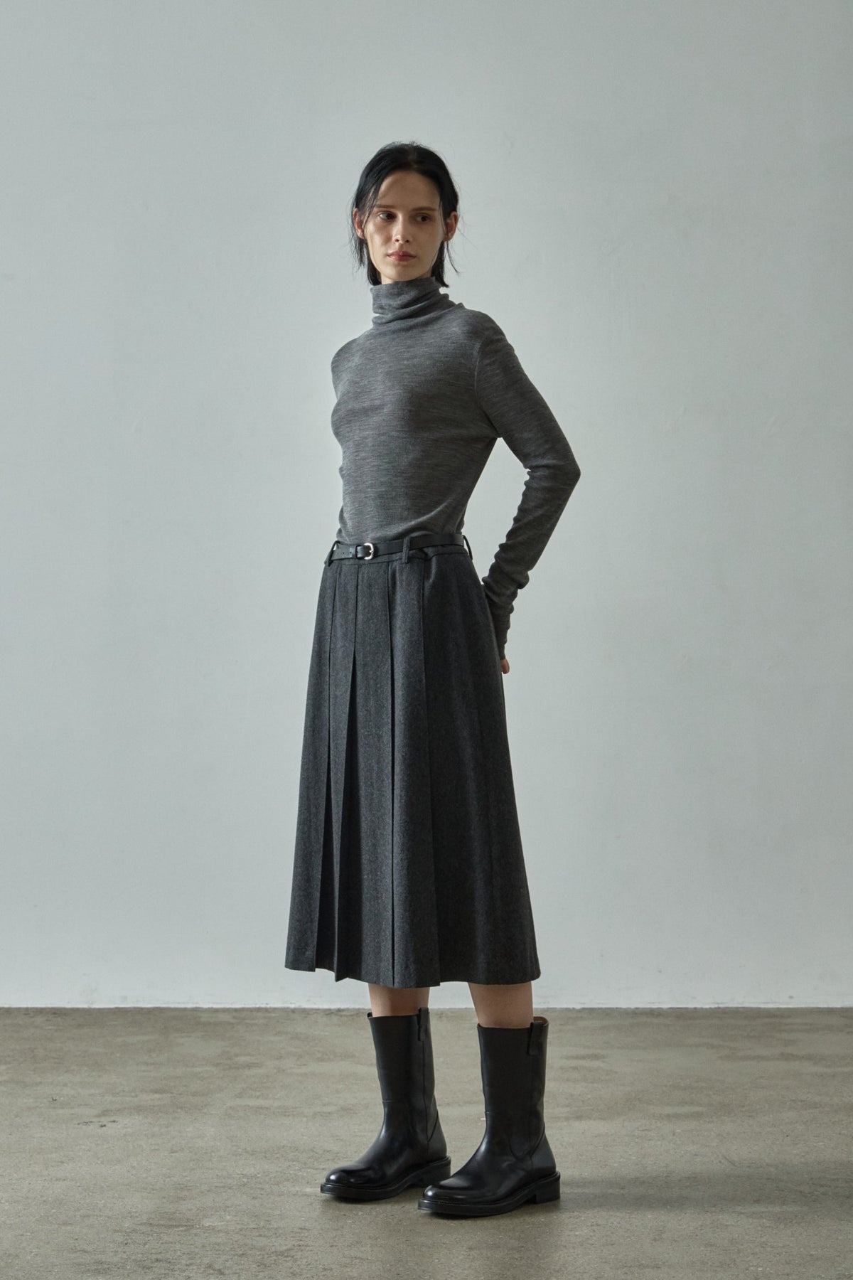 Classic Pleated Skirt_charcoal