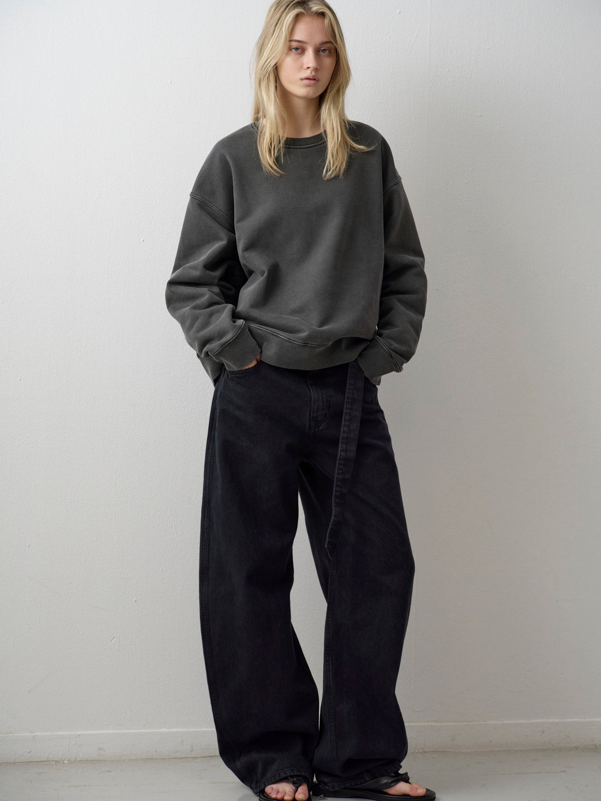 Oversized Fit Pigment Sweatshirt_charcoal