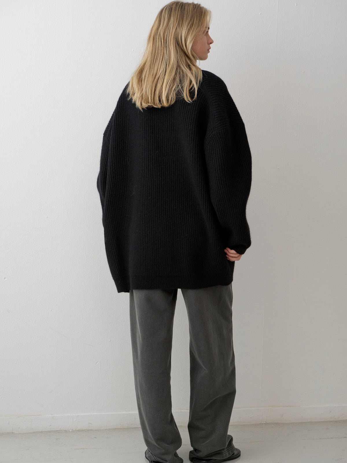 Shetland Wool V-Neck Cardigan_black