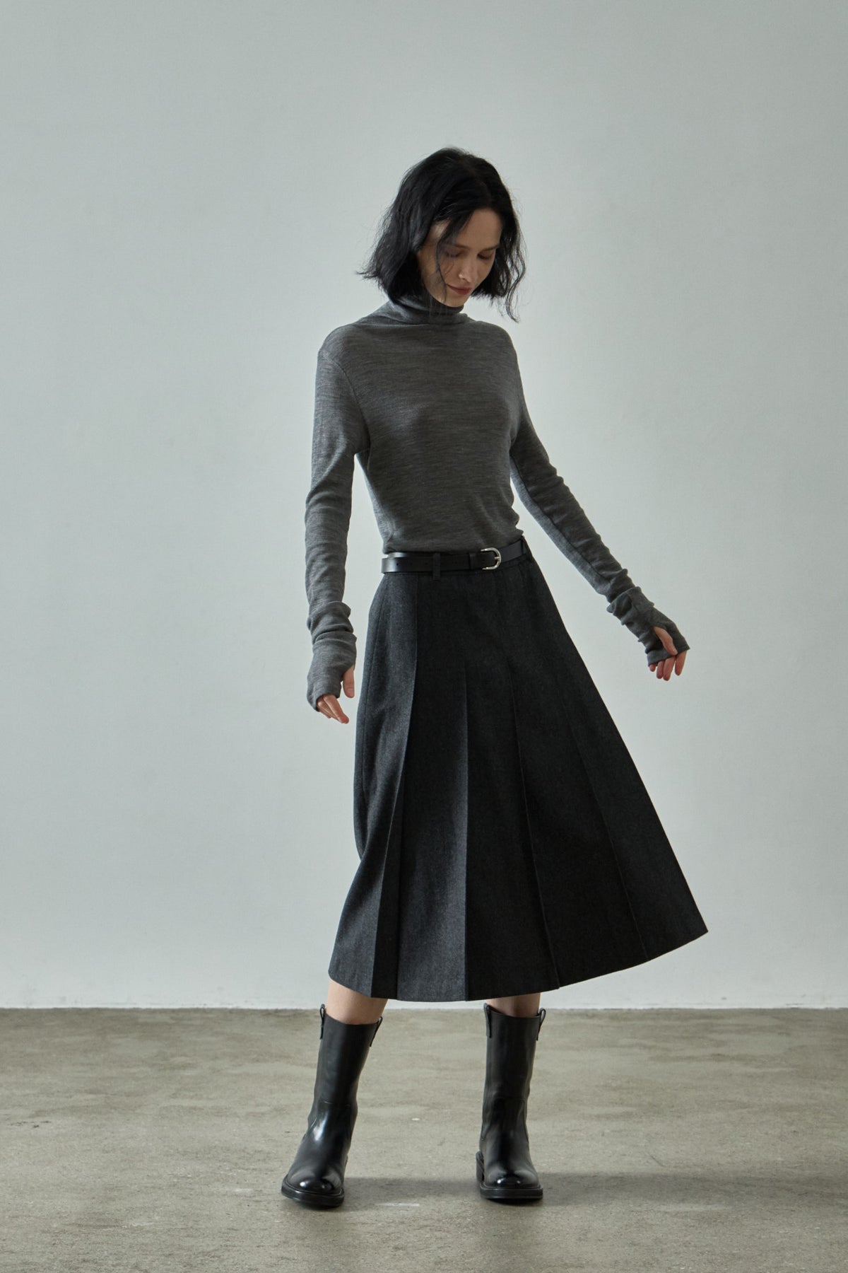 Classic Pleated Skirt_charcoal