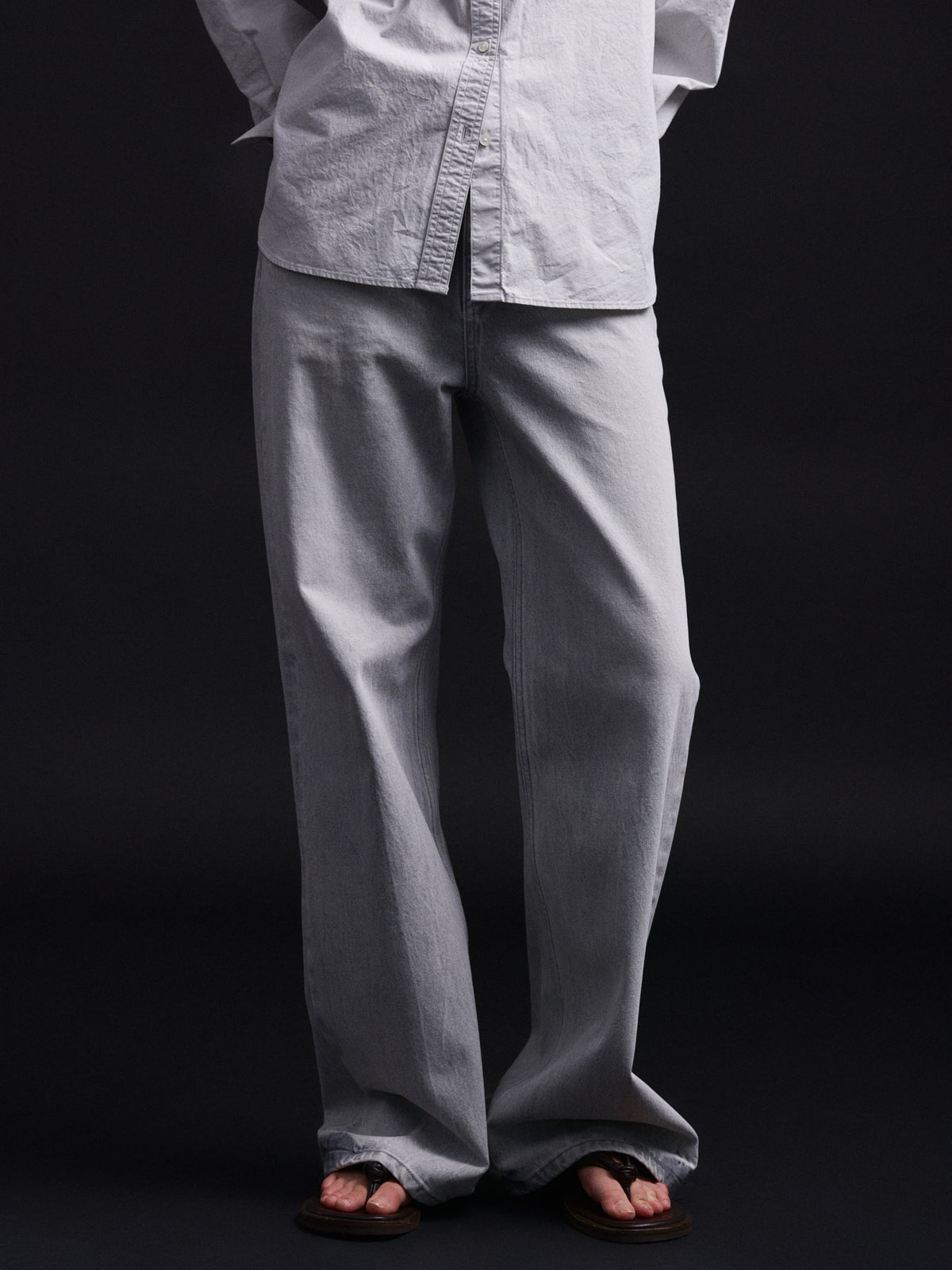 High-Waist Straight Jeans_light grey