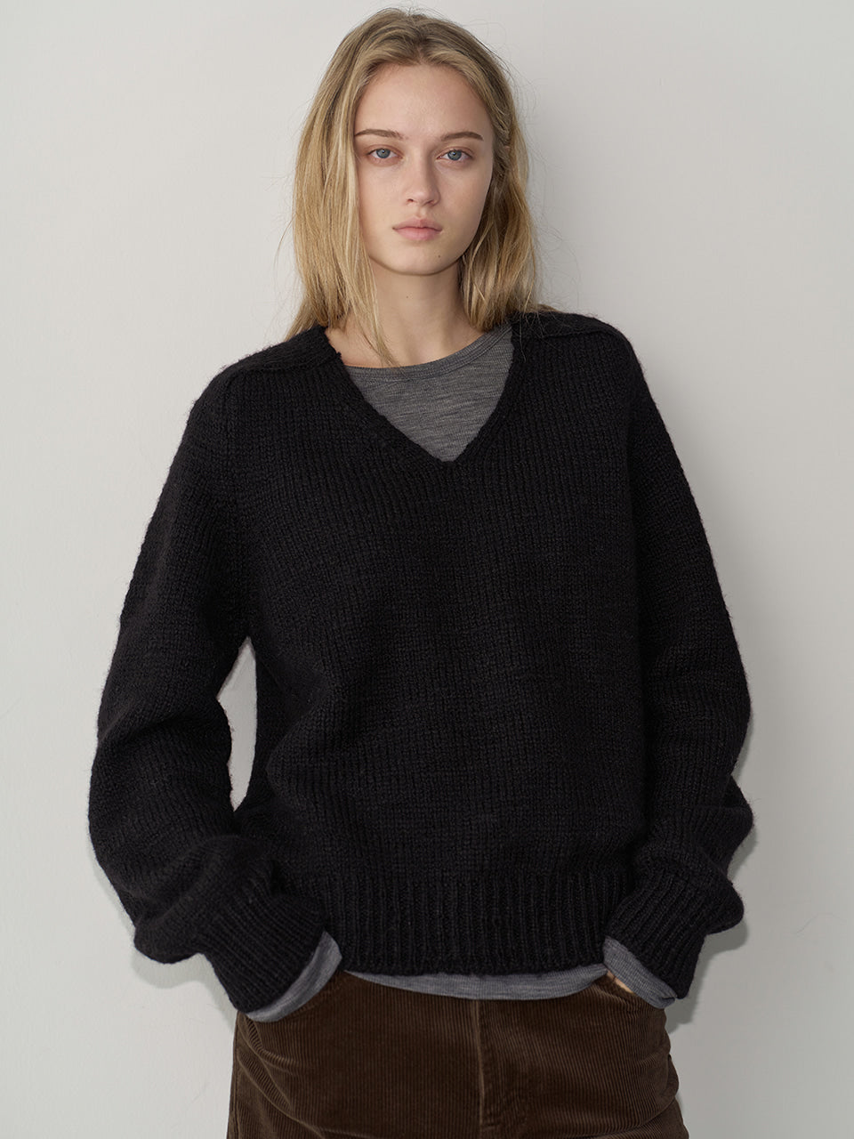 Textured V-neck Knit_black