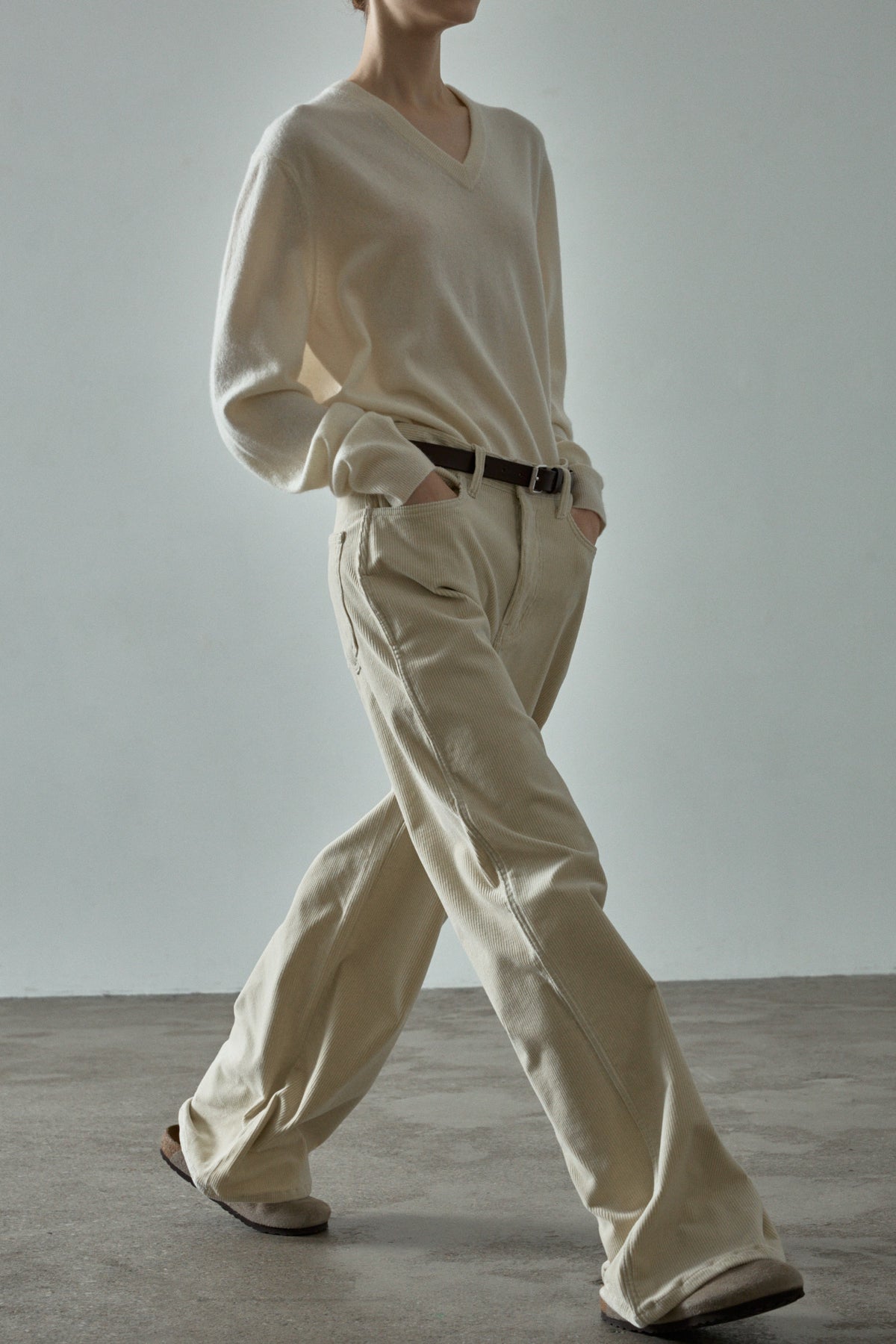 Essential V-neck Knit_ivory