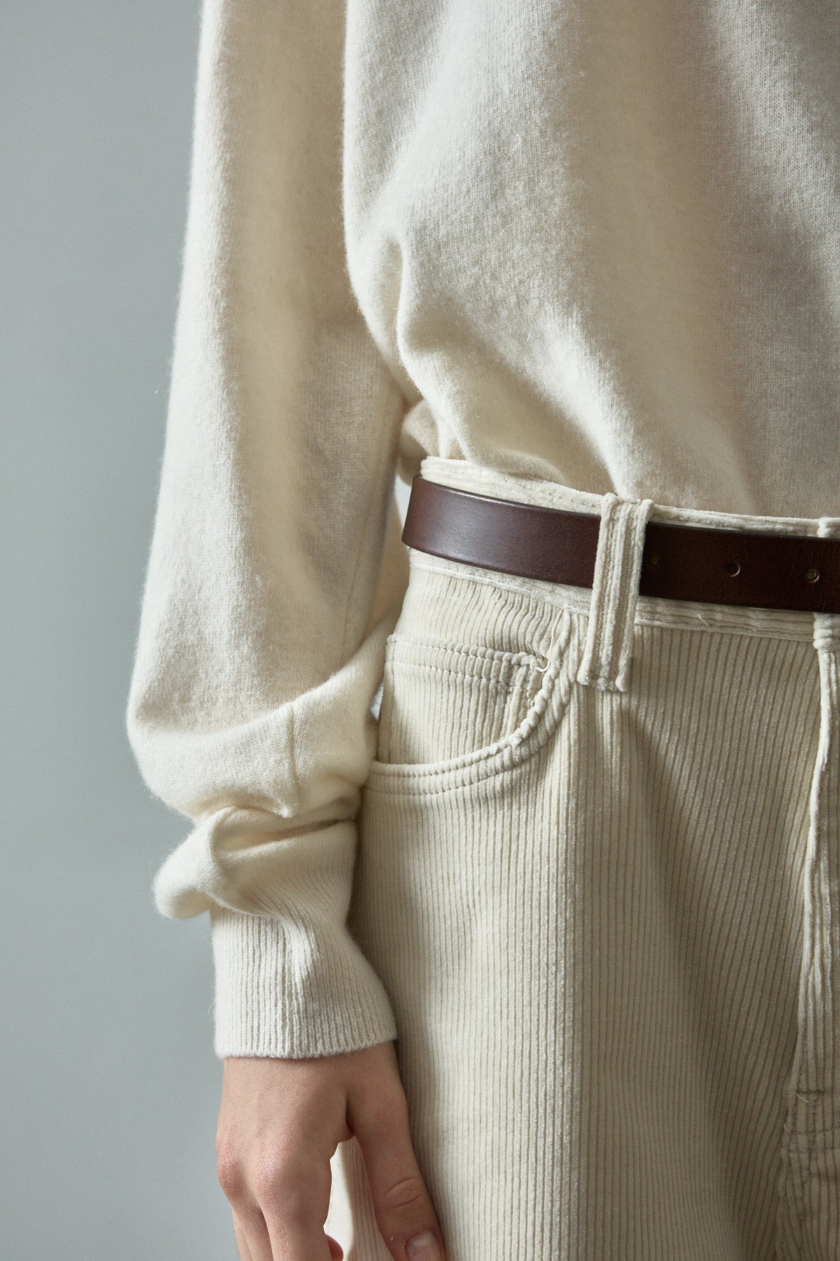 Essential V-neck Knit_ivory