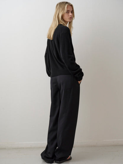 [11/18 Pre-order] Essential V-neck Knit_black