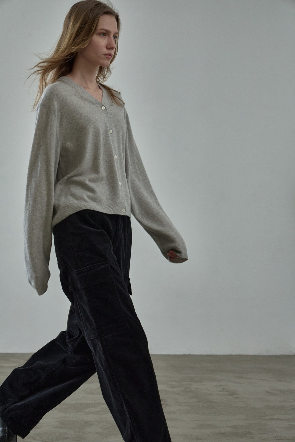 [11/11 Pre-order] Cashmere V-neck Cardigan_light grey