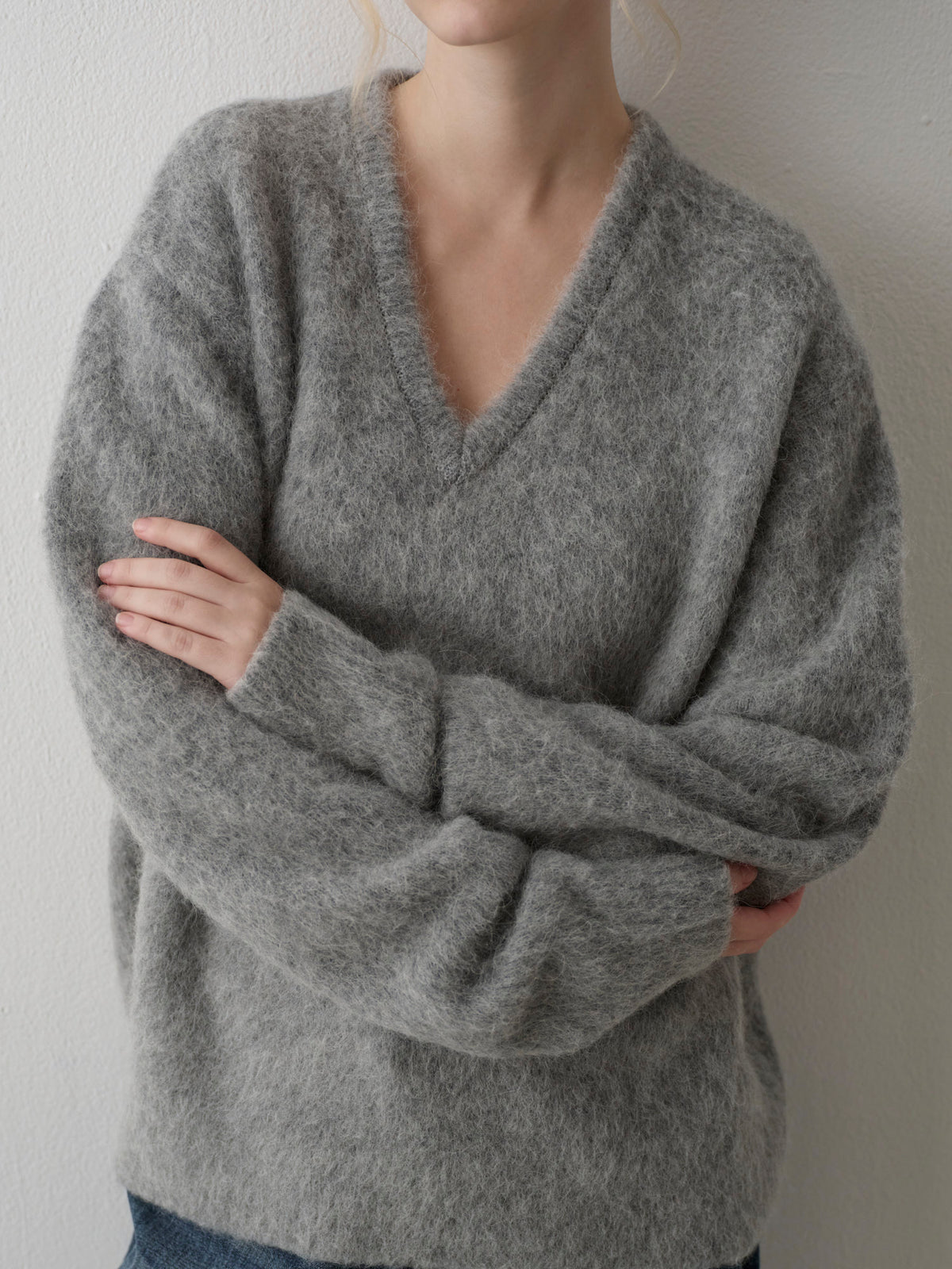 Alpaca V-Neck Sweater_grey