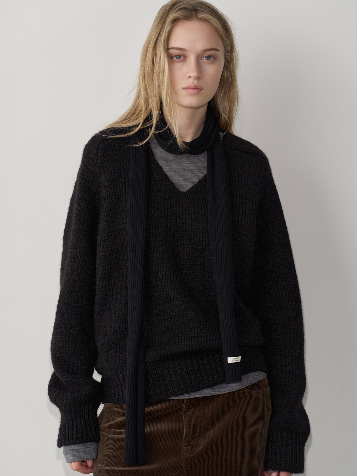 Textured V-neck Knit_black