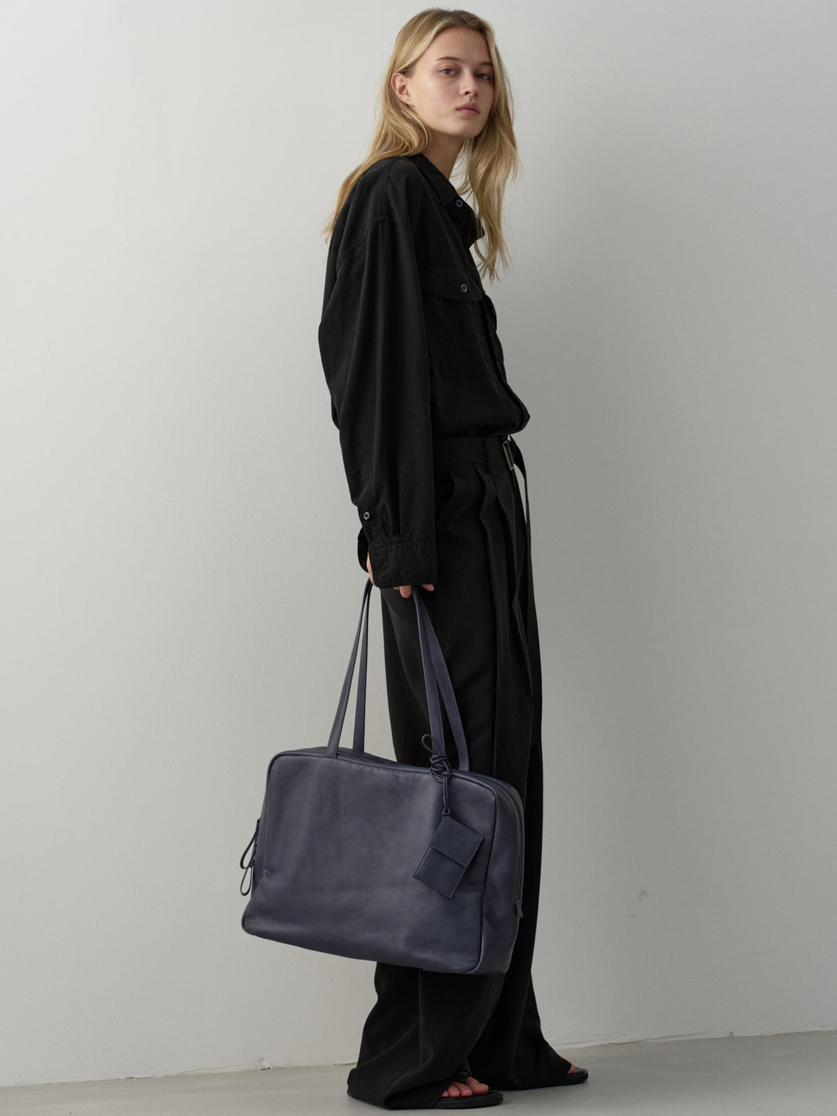 Belted Two-Tuck Wide Pants_black