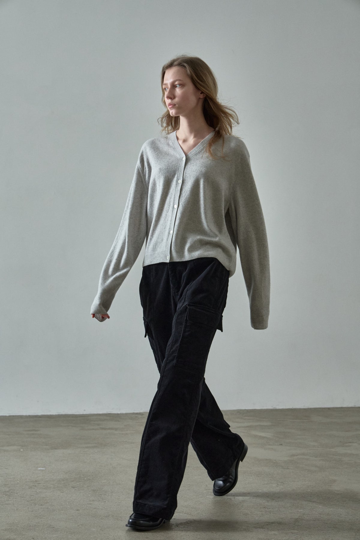 [11/11 Pre-order] Cashmere V-neck Cardigan_light grey