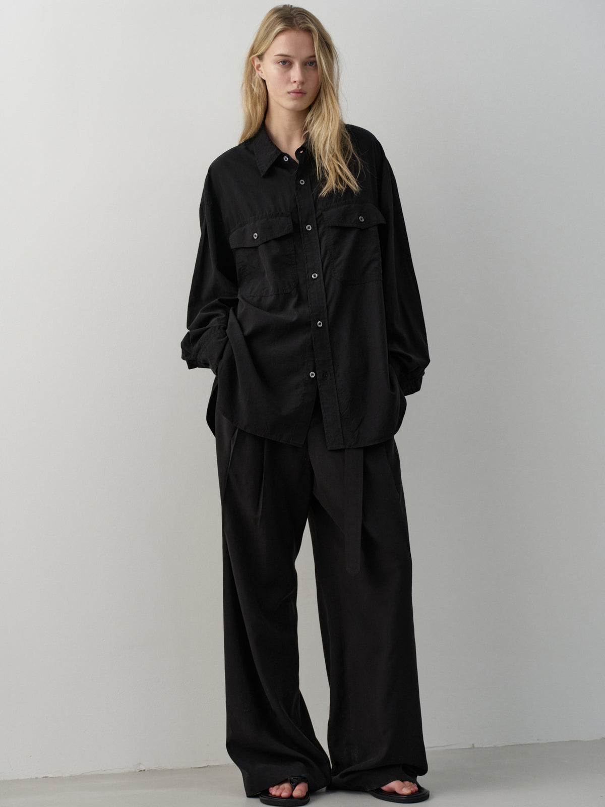 Belted Two-Tuck Wide Pants_black