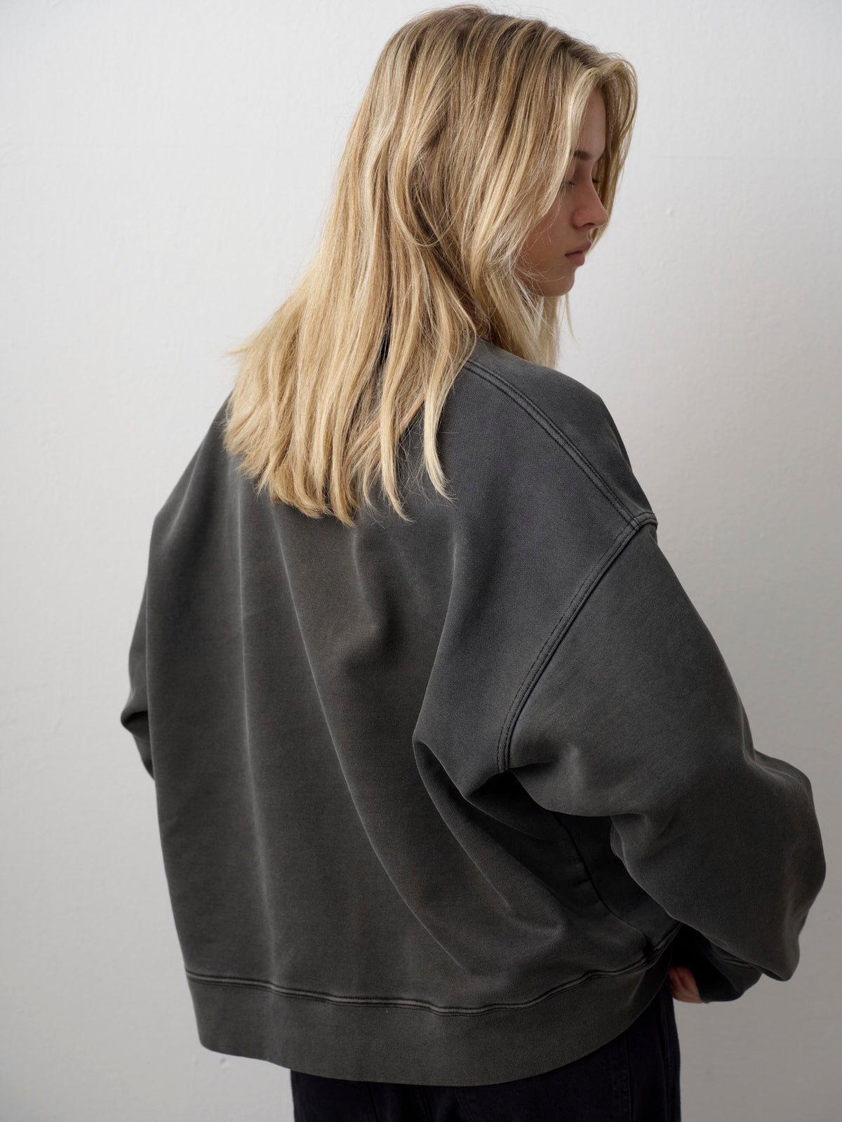 Oversized Fit Pigment Sweatshirt_charcoal