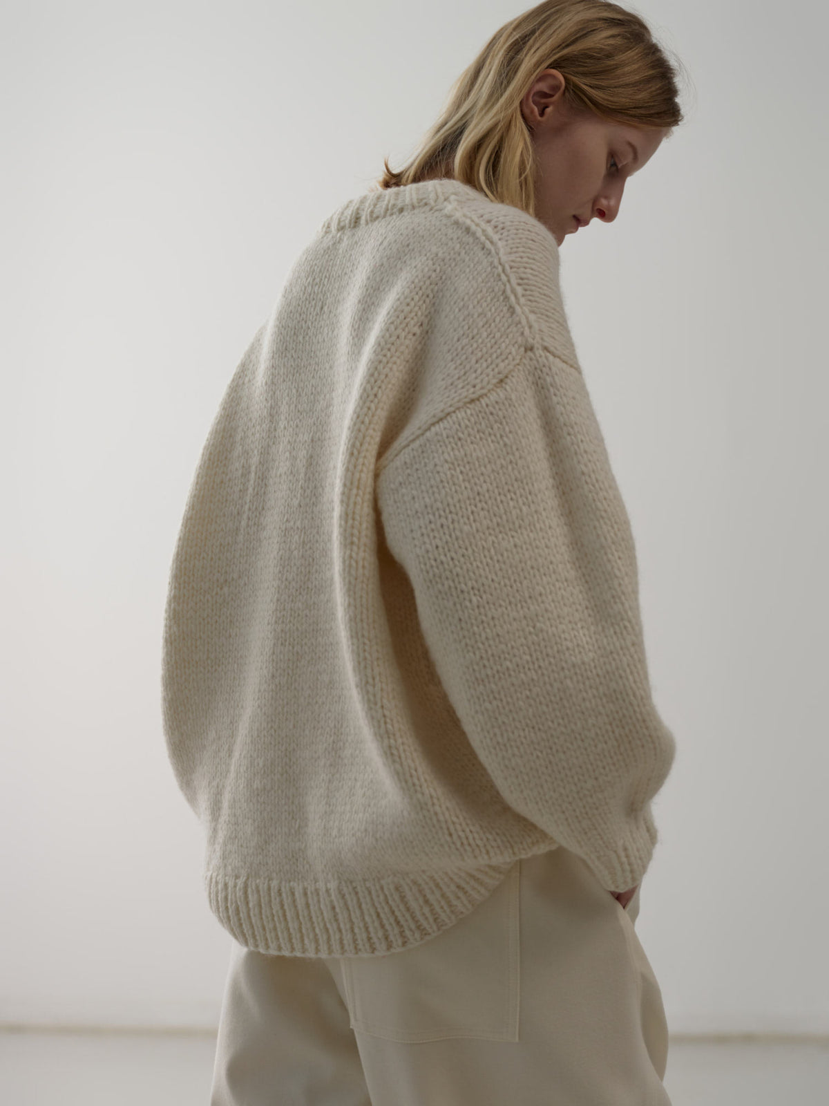 Handmade Round-neck Sweater_ivory