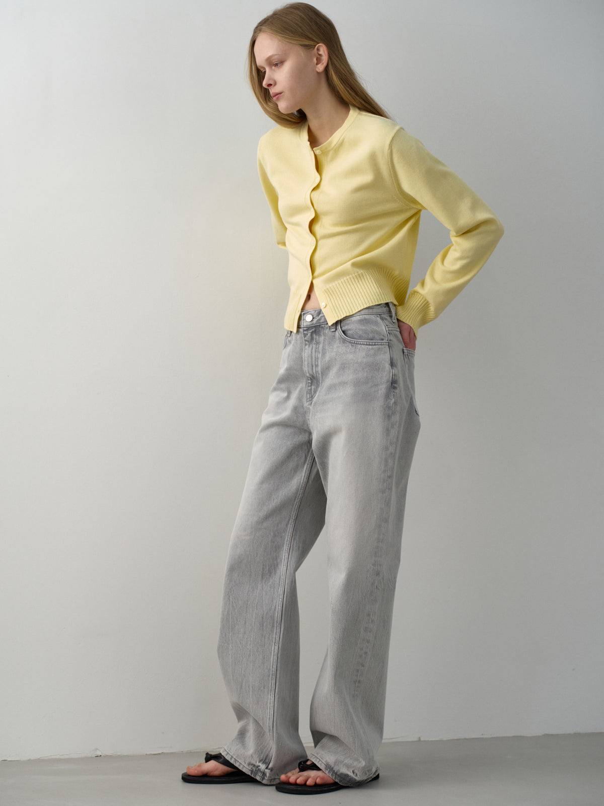 High-Waist Straight Jeans_light grey