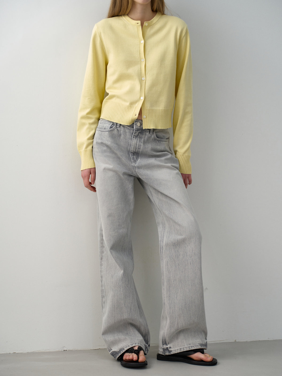 High-Waist Straight Jeans_light grey