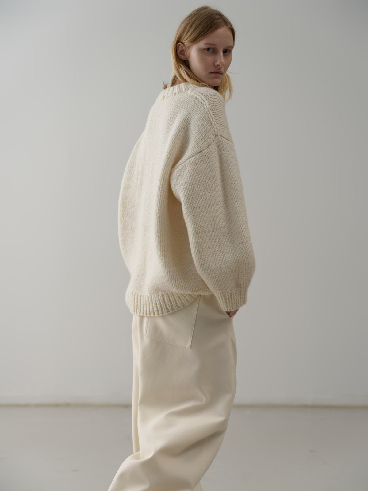 Handmade Round-neck Sweater_ivory