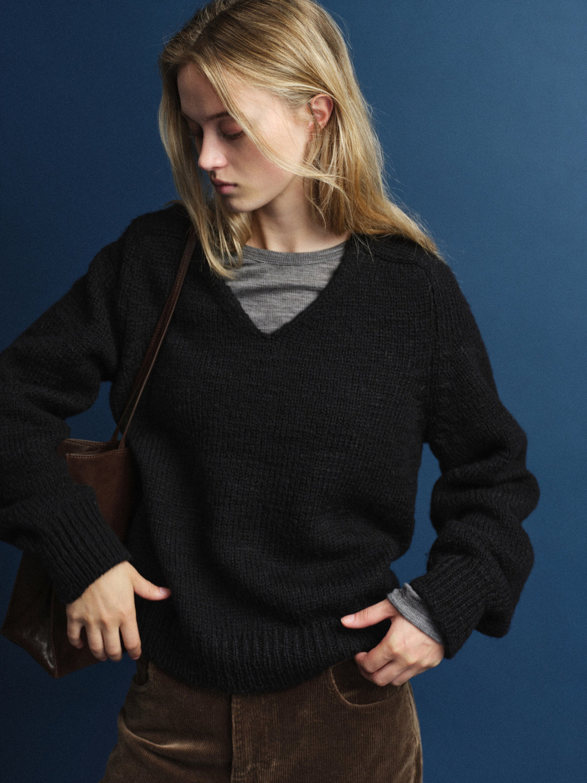 Textured V-neck Knit_black