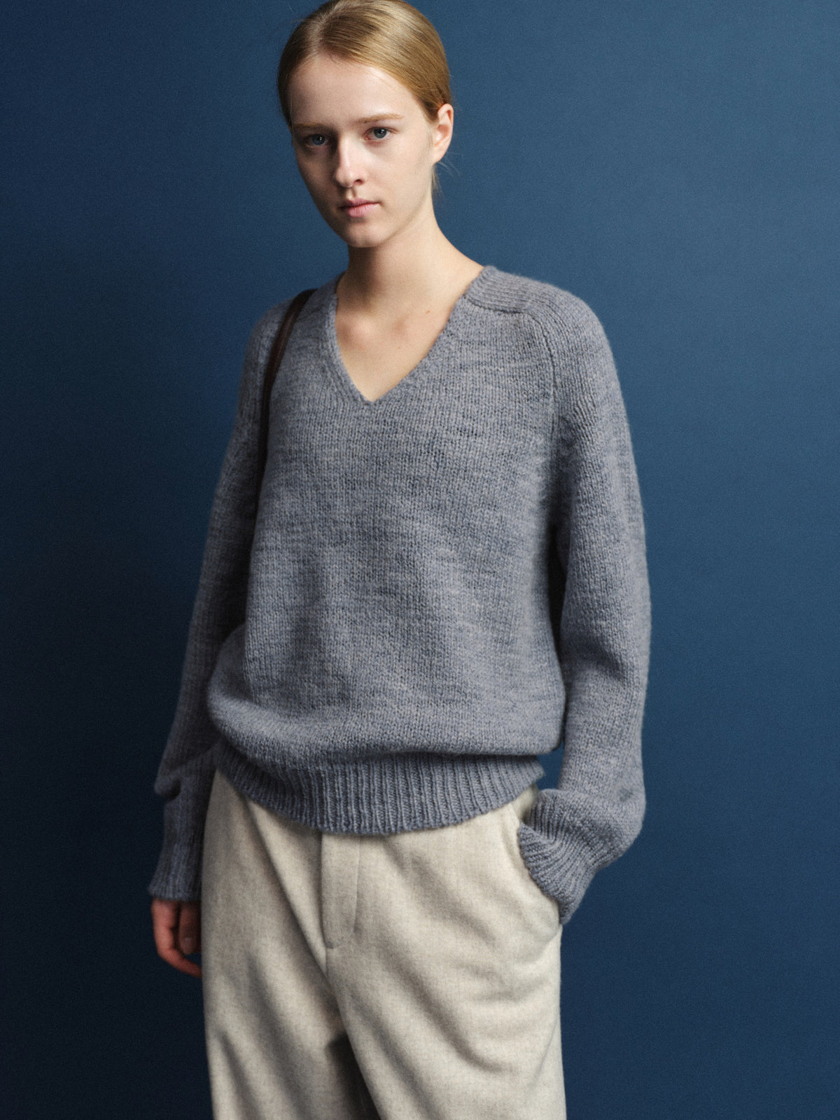 Textured V-neck Knit_grey blue