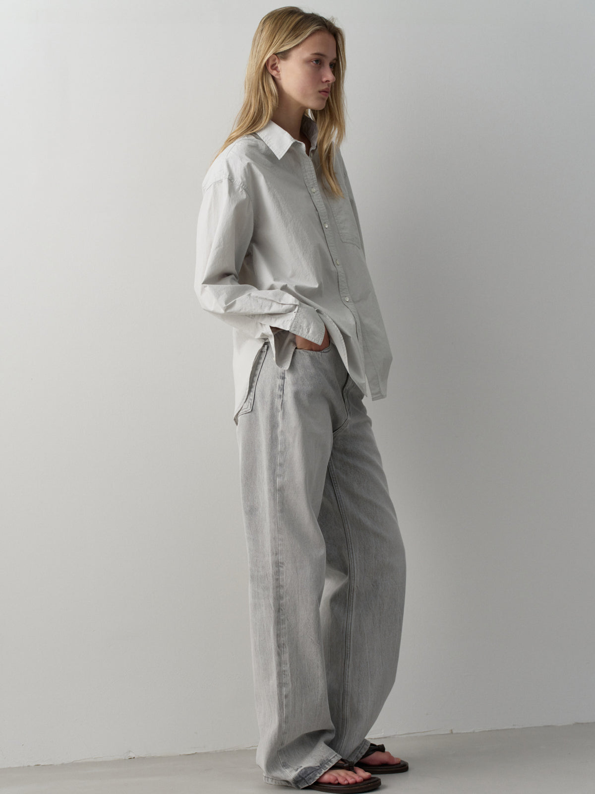 High-Waist Straight Jeans_light grey