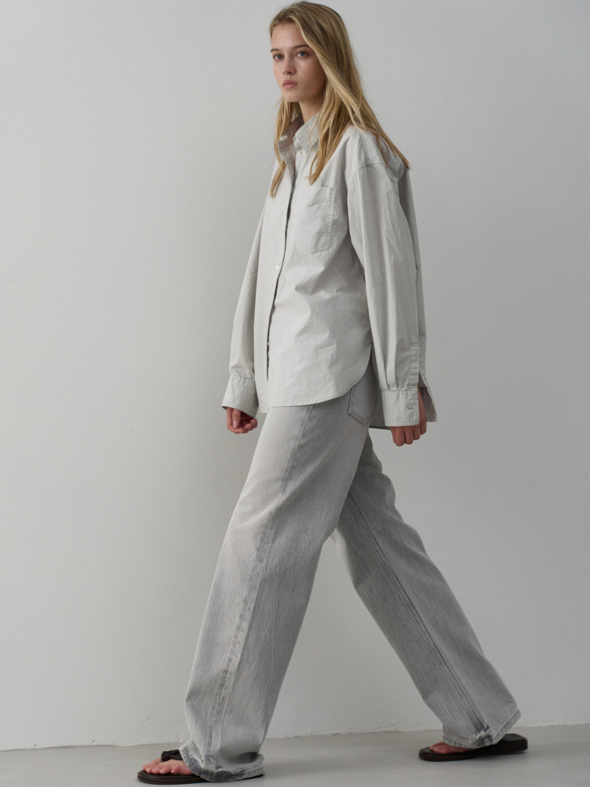 High-Waist Straight Jeans_light grey