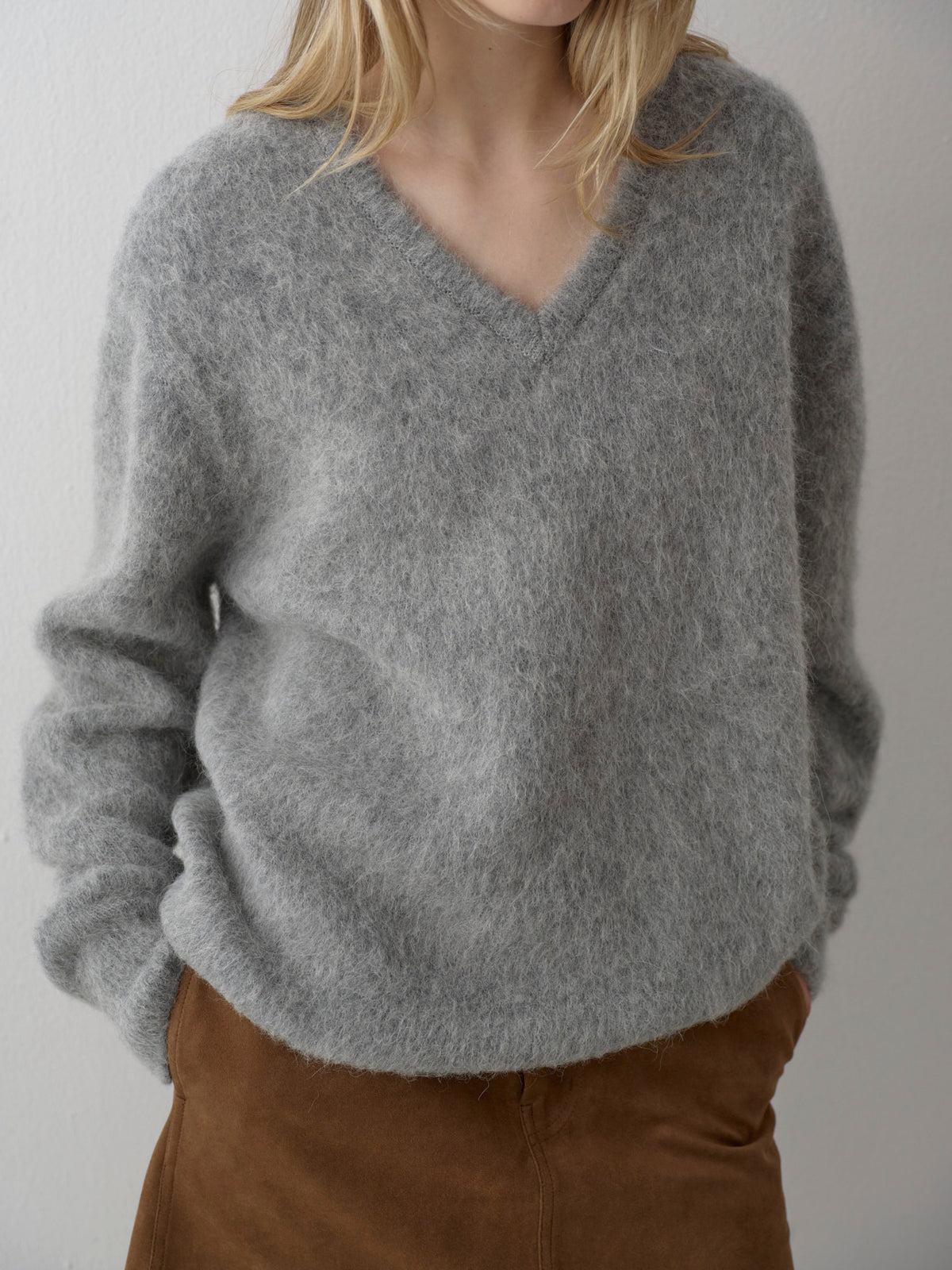 Alpaca V-Neck Sweater_grey