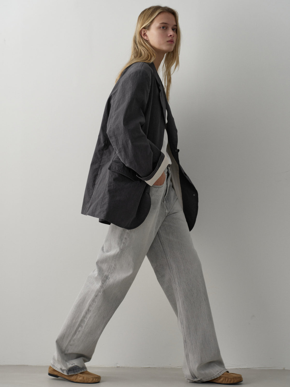 High-Waist Straight Jeans_light grey