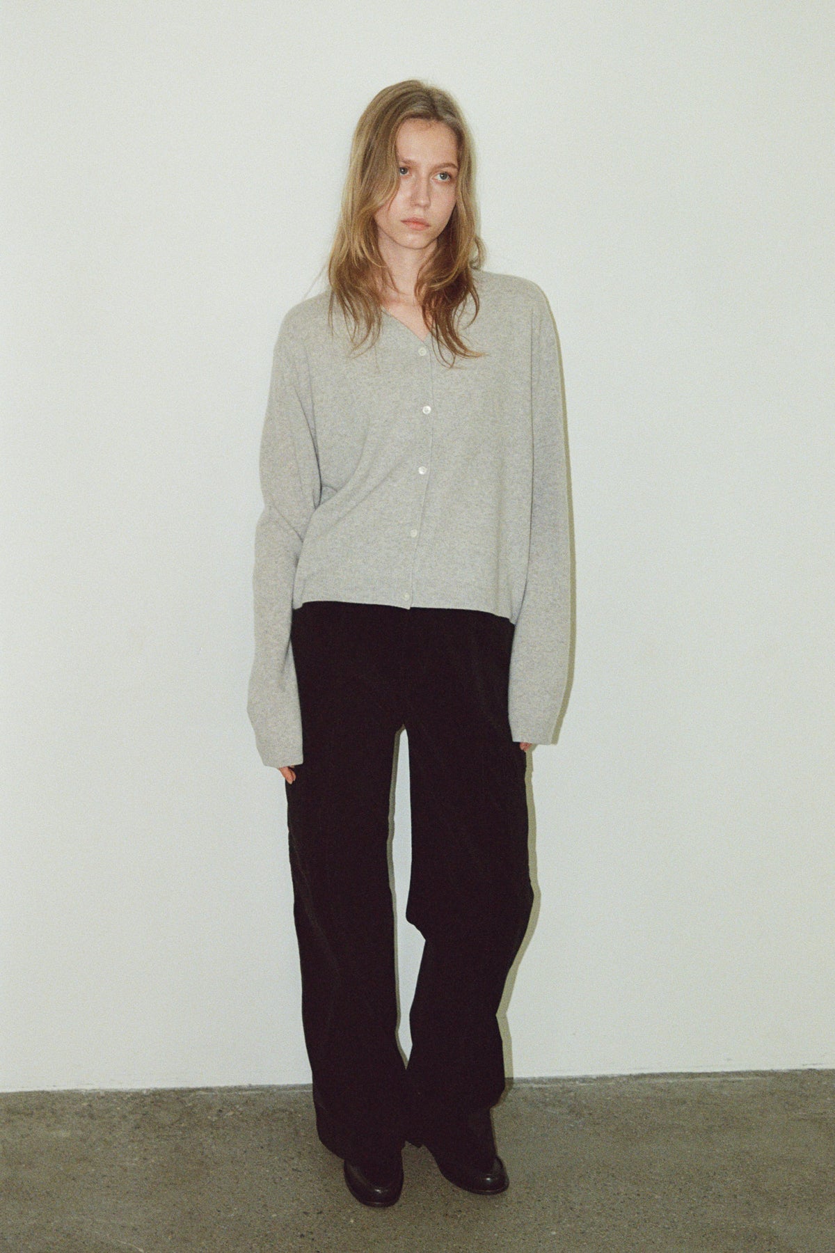 [11/11 Pre-order] Cashmere V-neck Cardigan_light grey