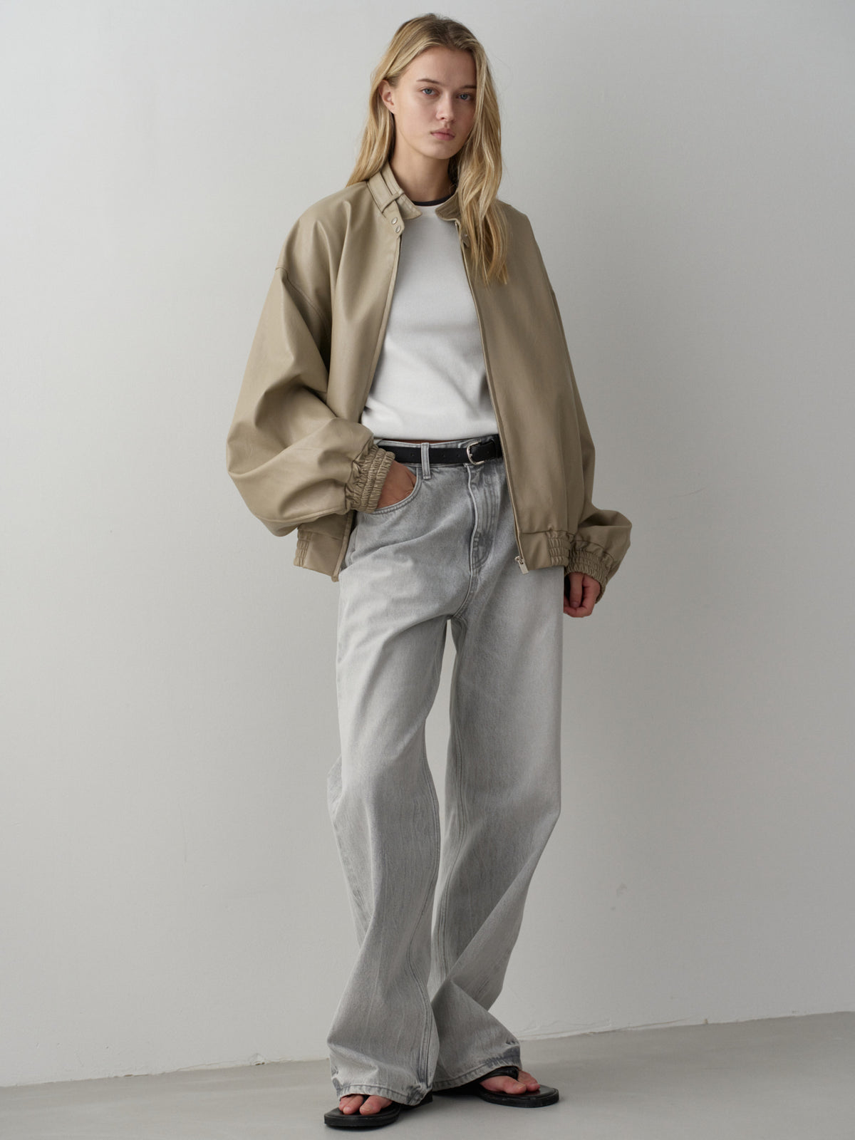 High-Waist Straight Jeans_light grey