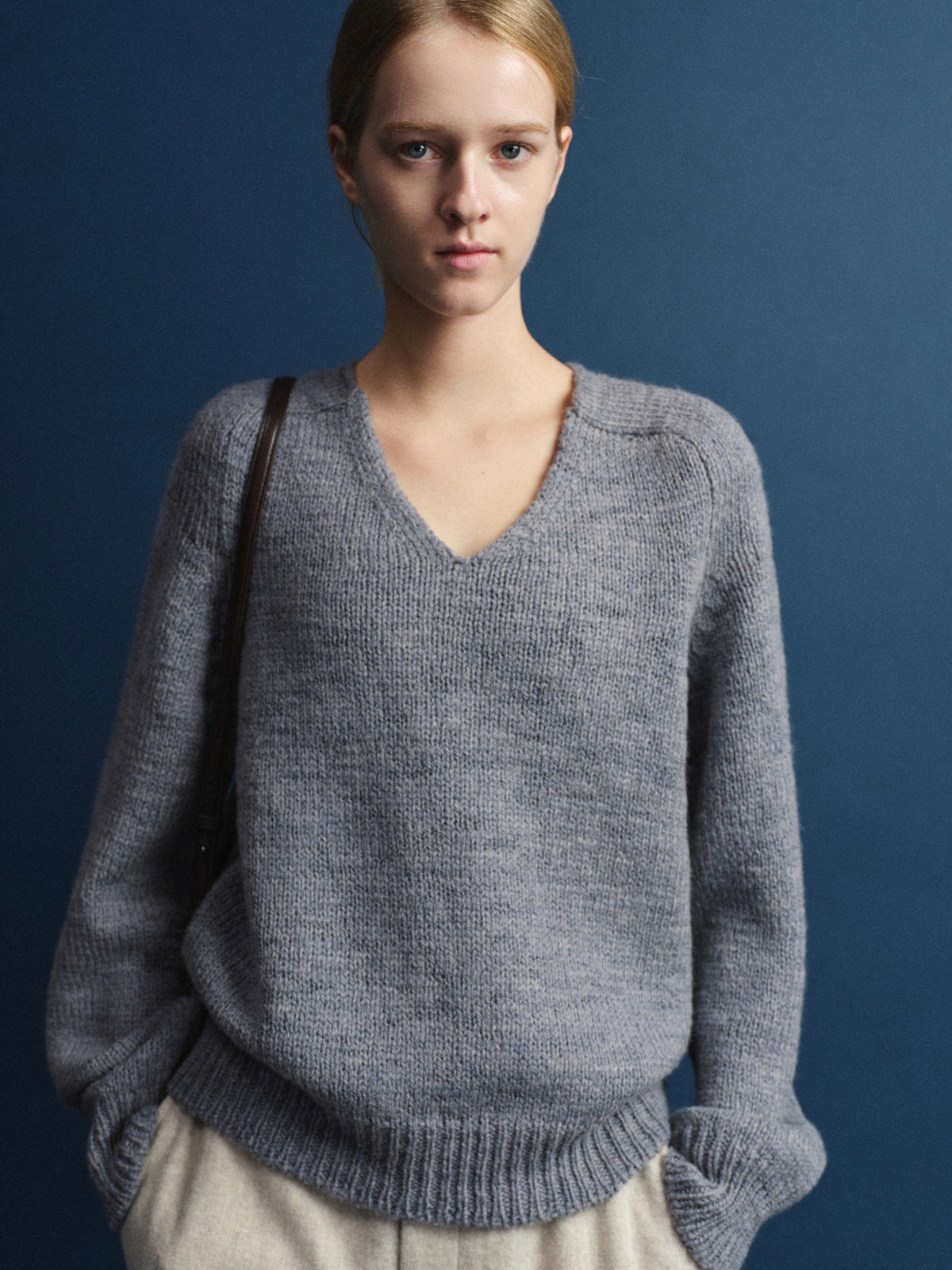 Textured V-neck Knit_grey blue