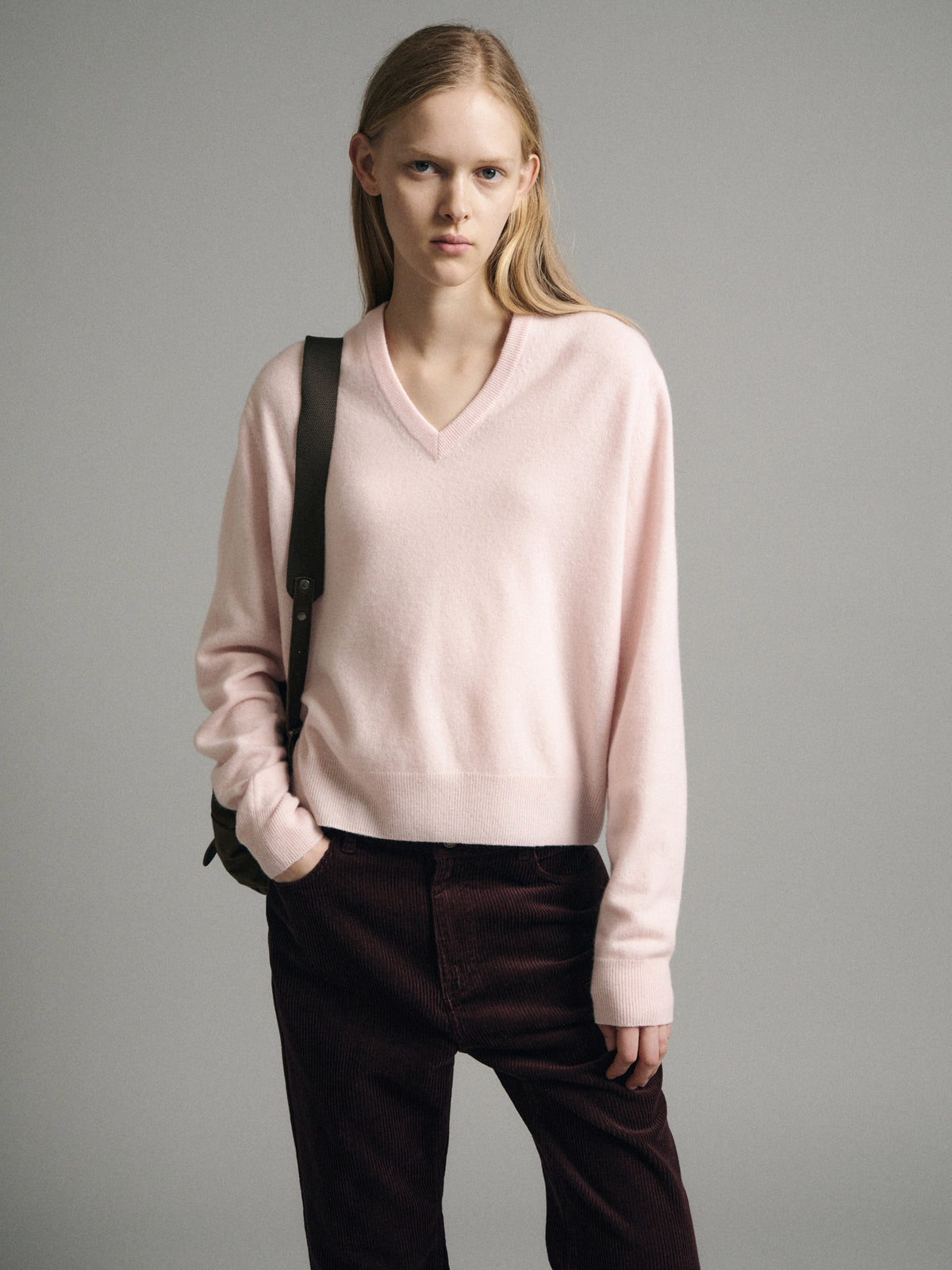 Essential V-Neck Knit_pale pink