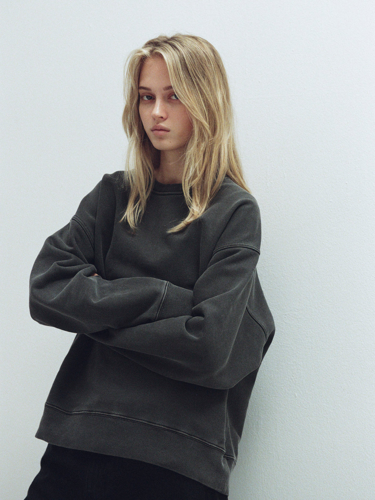 Oversized Fit Pigment Sweatshirt_charcoal