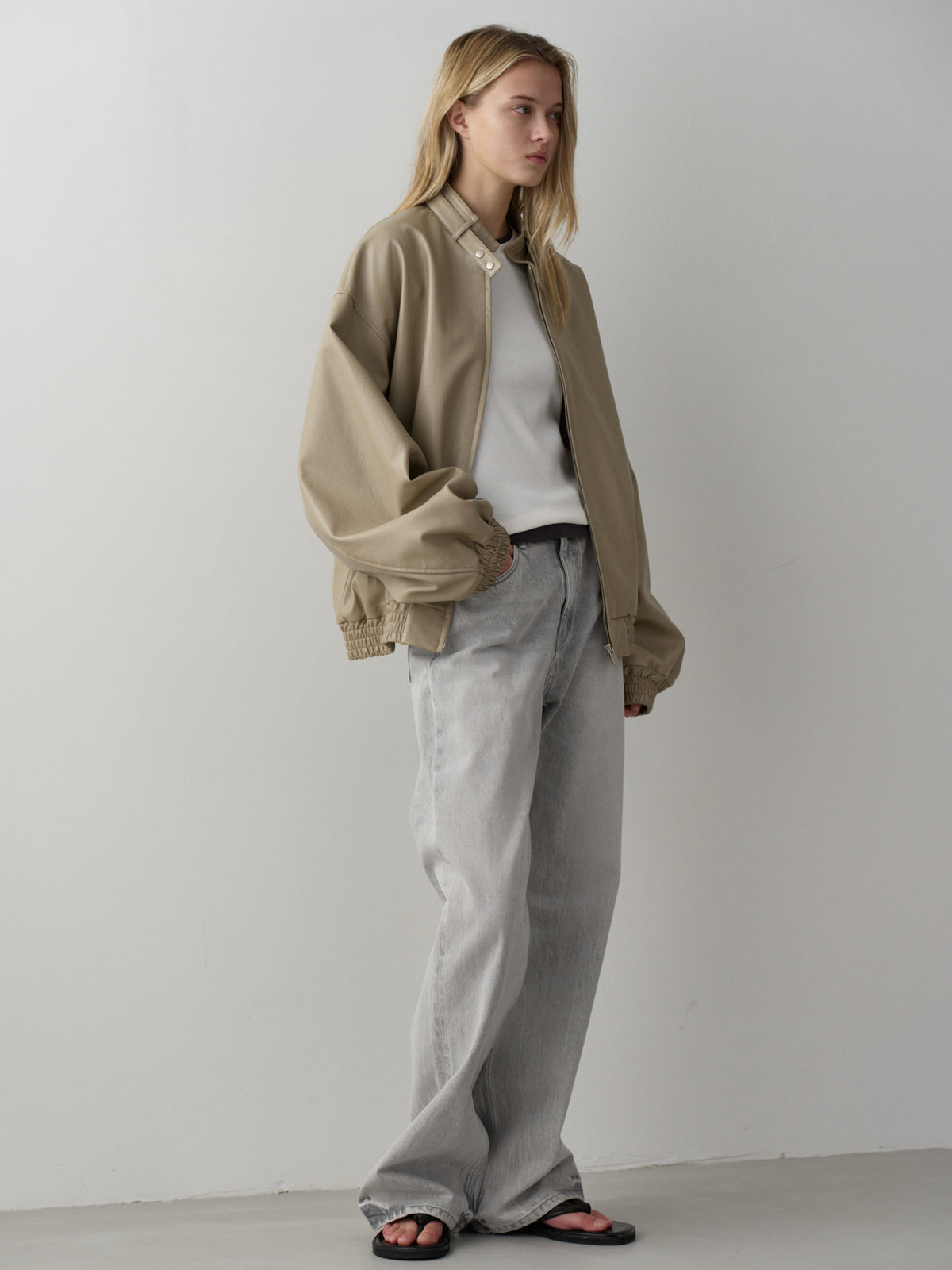 High-Waist Straight Jeans_light grey