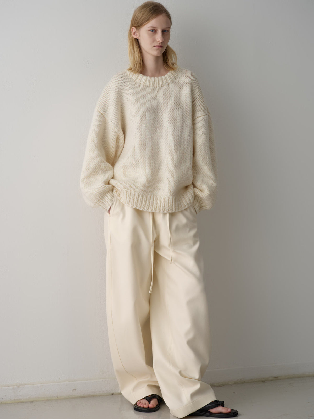 Handmade Round-neck Sweater_ivory